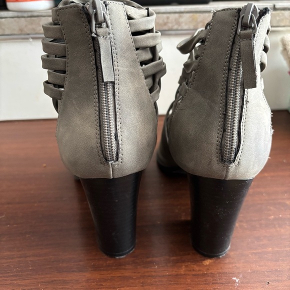 Diba Gray Ankle Boots Size 8.5 - Picture 2 of 5